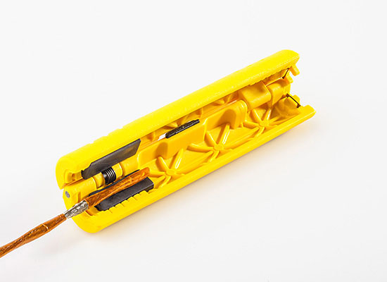 Dénudeur cables coaxiaux