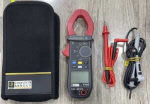 Pince multimètre F203 Chauvin Arnoux, 900A c.c., 600A c.a.
